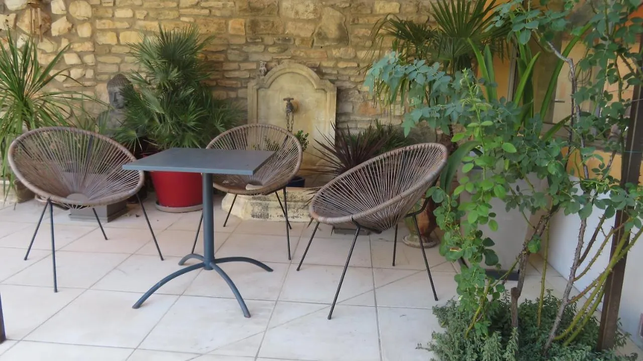 Les Moineaux Bed & Breakfast Rustrel