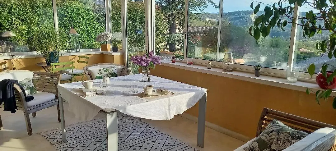 Les Moineaux Bed & Breakfast Rustrel